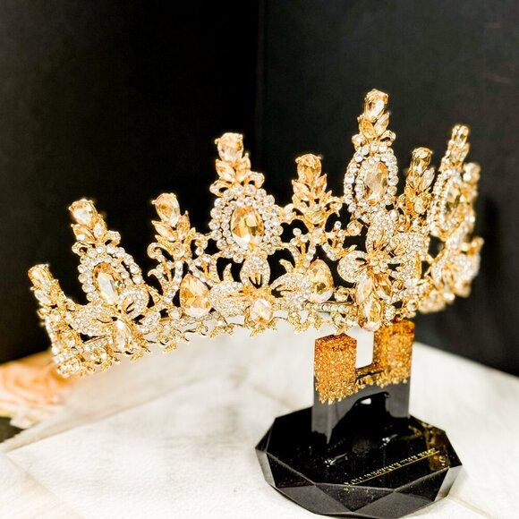 Champagne crystal tiara, Bridesmaid flower tiara, Birthday crown, Prom Hairpiece - Picture 4 of 8